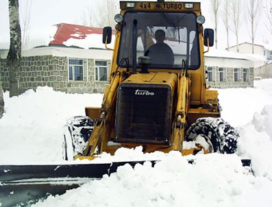 Doğu Anadolu'da 285 köy yolu kapandı