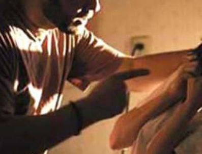 BUFFALO - Evden kaçan kızı seks kölesi yaptı