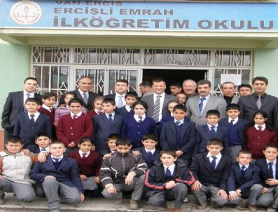 FERHAT KURTOĞLU - Erciş'te Kardeş Okul Kurum Kampanyası