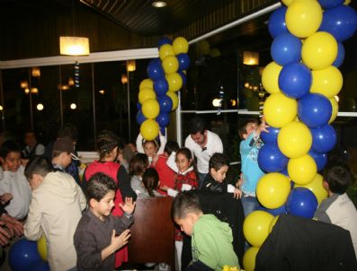 Fenerbahçeli Minik Basketbolculardan 1. Yıl Kutlaması