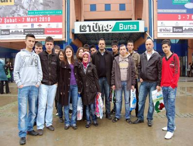 Harmancıklı Öğrenciler Kitap Fuarını Ziyaret Etti