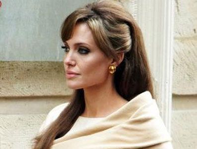 ANGELİNA JOLİE - İşte Angelına'nın yeni yüzü