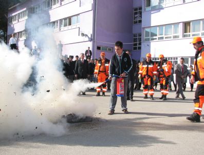 HAITI - Öğrenciler Tatbikatta