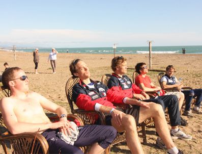 Şampiyonayı Bırakıp Denize Girdiler