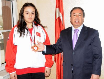 Başarılı Olan Gaziantepli Judocular Ödüllendirildi