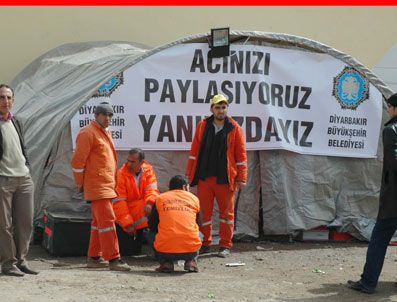 EMINE AYNA - Diyarbakır Büyükşehir Belediyesi'nden Deprem Bölgesine Yardım