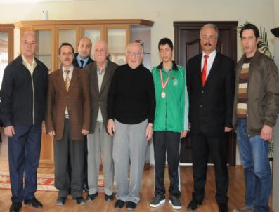 TURGUT OĞUZ - Güreş Takımından Bir Madalya Daha