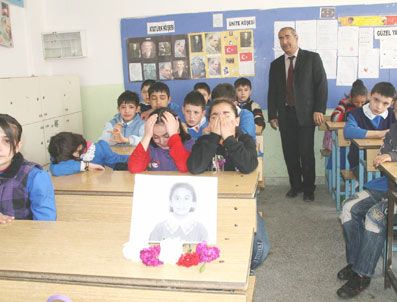 Sobadan Zehirlenerek Ölen Arkadaşa Gözyaşı