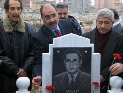 EHLIBEYT - Gazeteci Öner Daşdelen Kabri Başında Anıldı