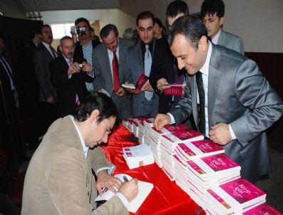 Kayıp Gül Romanı'nın Yazarı Özkan Oflu Öğrencilerle Buluştu