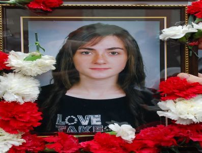 SELMAN YURDAER - Kazada Ölen Feyza'ya Gözyaşı