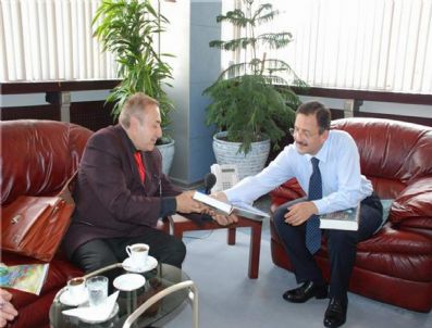 ORHAN KURAL - Prof.dr. Orhan Kural Öğrencilerle Buluştu.