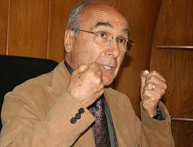 YıLDıRAY ARıKAN - Adana Meclisi'nde kılıçlar çekildi