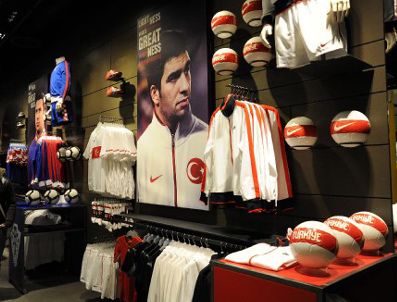 OXFORD - Arda Turan'a İngiltere'de özel köşe