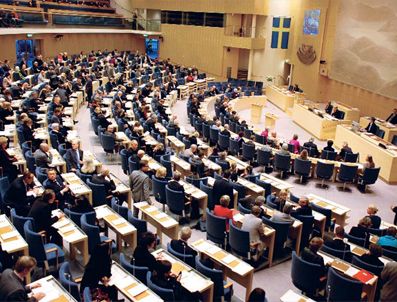 CARL BILDT - İsveç parlamentosundaki Türk milletvekili kendini savundu