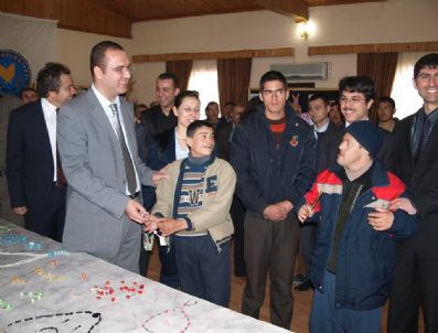 SELIM PALAMUT - Selendi'de, Engelli Öğrencilerden El İşi Sergisi