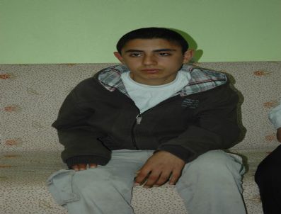 ABDULLAH DENIZ - Terör Mağduru Çocuk Polise Taş Atmaktan 4 Yıl 8 Ay 20 Gün Hapis Cezası Aldı