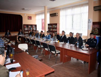 ÜNAL KıLıÇARSLAN - Yenipazar'da Halk Eğitimi Çalışmaları Değerlendirildi