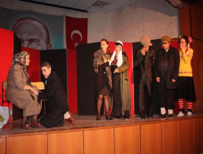 Ağrı'da 3 Ayrı Tiyatro Oyunu Sahnelendi
