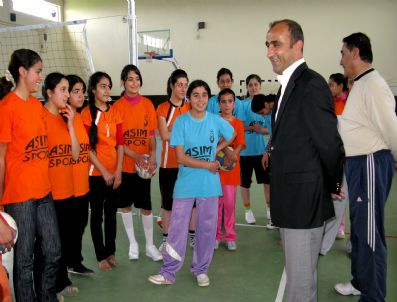 Araban Belediye Başkanı Özdemir, Bayan Voleybol Takımı Kuruyor