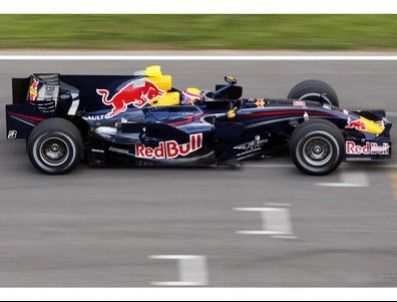 JENSON BUTTON - Bahreyn'de Red Bull pilotu Vettel