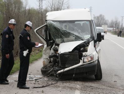 Akyazı'da Trafik Kazaları: 1 Ölü, 4 Yaralı