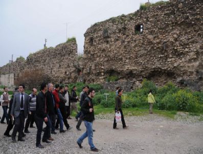 MEM U ZIN - Artuklu Üniversitesi Öğrencileri Cizre'de Tarihi Hamidiye Kışlası'nı Gezdi