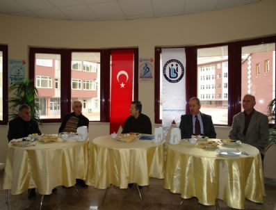 Bayburt Üniversitesi Rektörü Prof. Dr. Mollamahmutoğlu, Basın Mensupları İle Kahvaltıda Biraraya Geldi