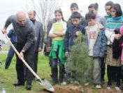 Diyarbakır Polisinden 'Hoş Geldin Bahar Ağaç Dikme Şenliği'