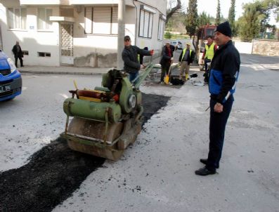 TUNCAY KıLıÇ - Edremit'teki Yollar Bakıma Alındı