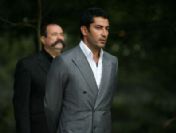 Ezel 21. bölümde Ramiz Ezel'in oğlu olduğunu söyledi