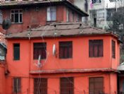 Genelevi Komşu Aldı