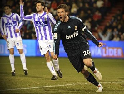 XABI ALONSO - Higuain Real Madrid'i sırtlamaya devam ediyor