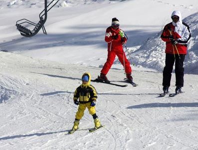 Kartalkaya'da kar kalınlığı 1.5 metreye ulaştı