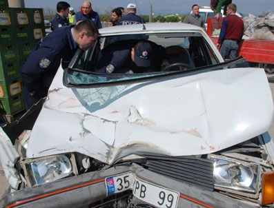 BROADWAY - Akhisar'da Trafik Kazası: 3 Yaralı