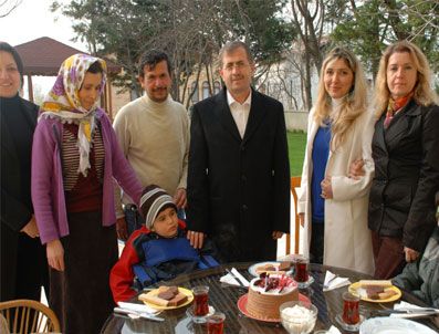 LOKMAN AYVA - Engelli Çocuğa Süpriz Doğum Günü Kutlaması