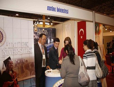 İzmir 'Educaturk'10 Eğitim Fuarı'nda Atatürk Üniversitesi'ne İlgi