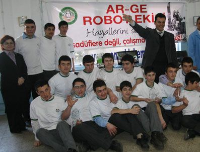 ROBOT YARIŞMASI - Meslek Lisesi Öğrencilerinin Büyük Başarısı