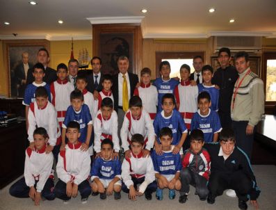 DANONE - Minik Şampiyonlar Başkanı Sözen'i Ziyaret Etti