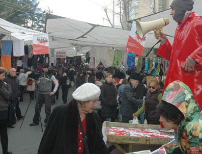 SALı PAZARı - Pazar Tezgahında Tiyatro Bileti Satışı