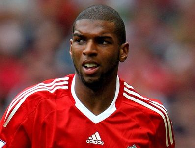 BABEL - Ryan Babel, Liverpool'dan Ayrılmak İstemiyor