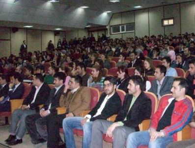 SALIH MEMECAN - Salih Memecan Üniversiteli Gençlerle Buluştu