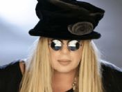 Zerrin Özer: Yok öyle baronesmiş falan