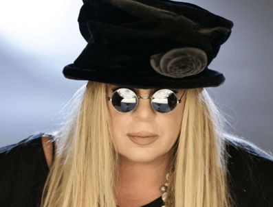 SEZEN AKSU - Zerrin Özer: Yok öyle baronesmiş falan