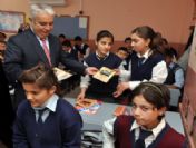 Başkan Arıkan'dan Öğrencilere Kitap