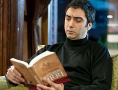 AHMET TURGUT - Kurtlar Vadisi Pusu'da Polat'ın okuduğu kitap kaç sattı?