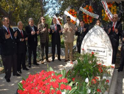 SÜLEYMAN YıLMAZ - Merhum Gazeteci Cenkçi Mezarı Başında Anıldı