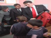 Palandöken Kaymakamı'ndan Küçük Öğrencilere Kitap Ve Mont Hediyesi