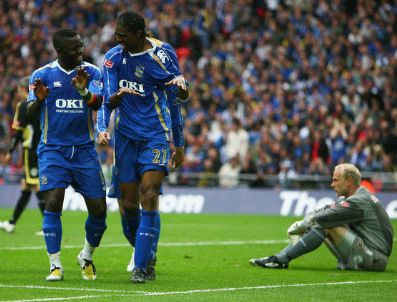 PORTSMOUTH - Primer Lig'de şok gelişme