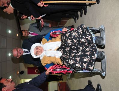 Van'da Tekerlekli Sandalye Ve Konuşan Saat Dağıtımı